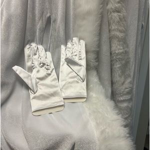 White Cape and gloves